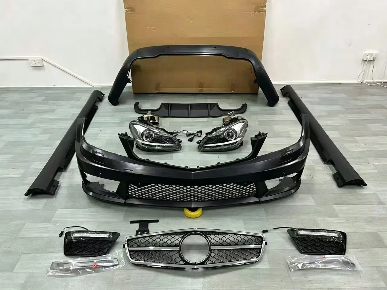 For 2008-2010 Mercedes-Benz C-Class (W204) Old-to-New 2014 C63 AMG Style Body Kit