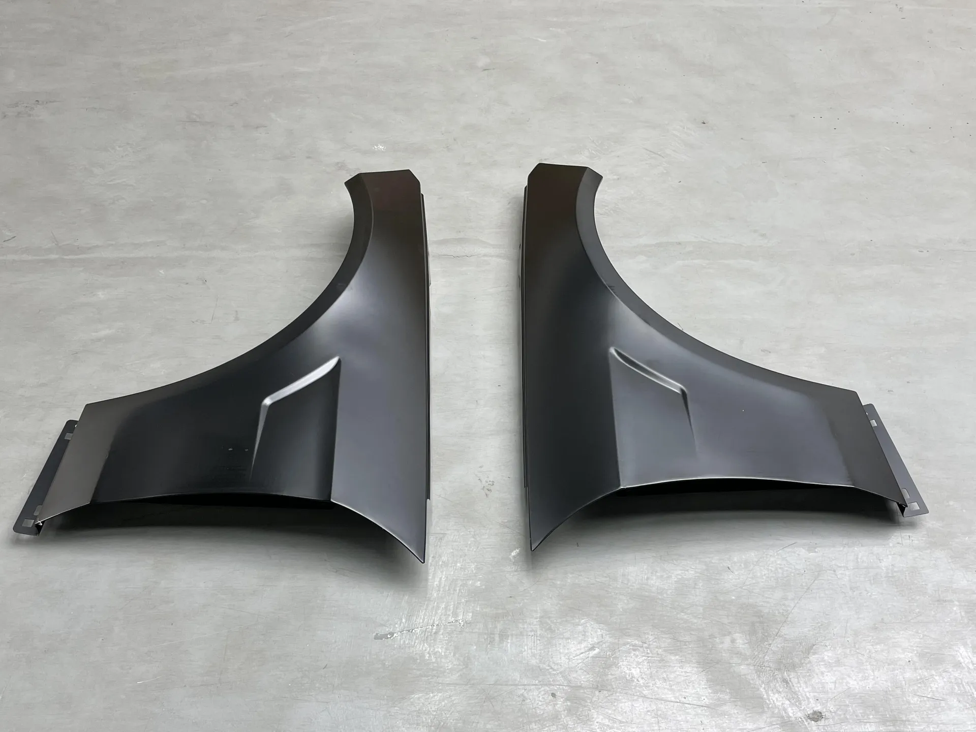 Fits 2009-2015 Mercedes-Benz E-Class (W212) 4-Door, AMG E63 Style Conversion Fender