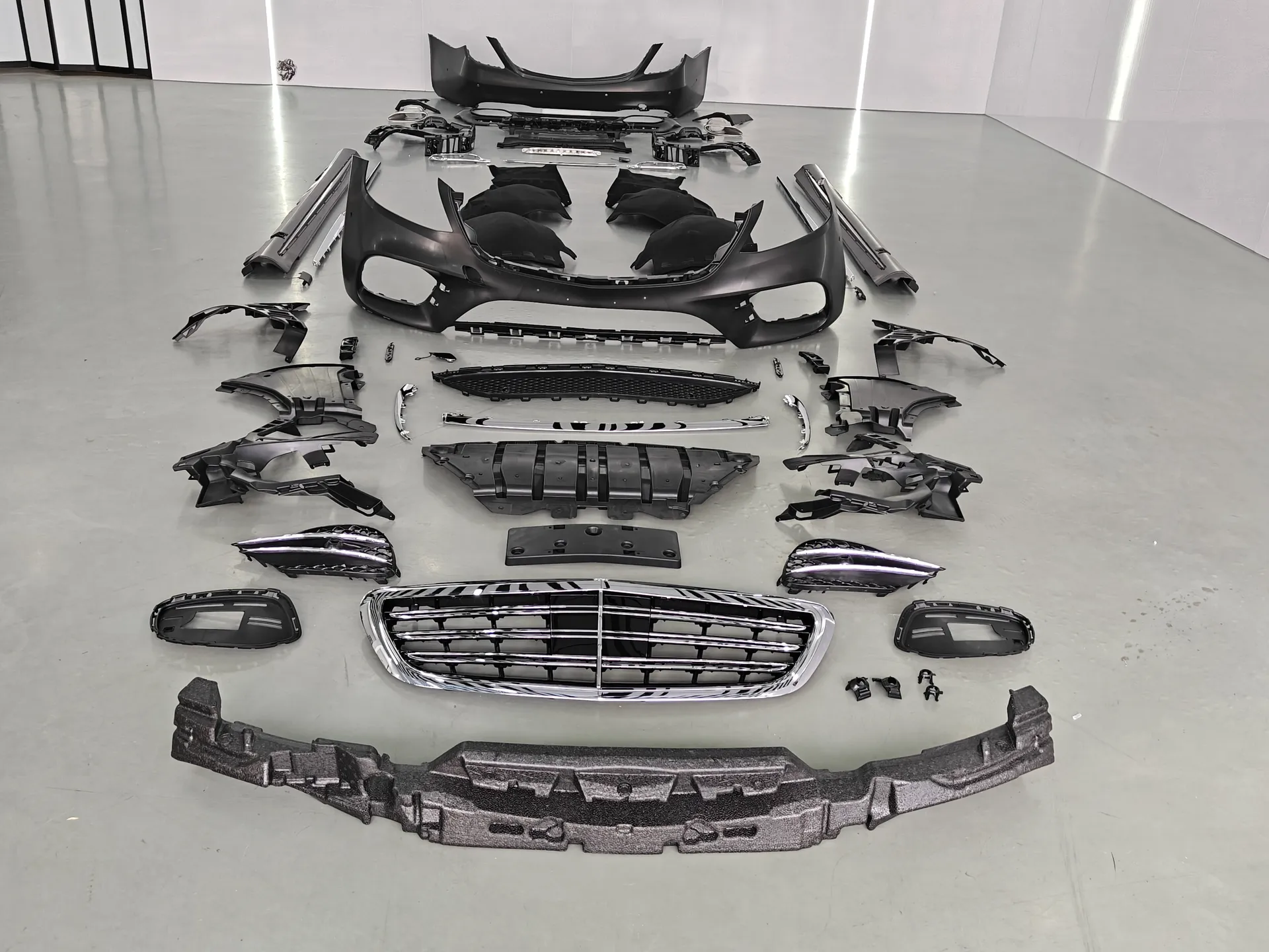Compatible with 2018–2020 Mercedes-Benz S-Class (W222 facelift) for S450 sport-style body kit conversion.
