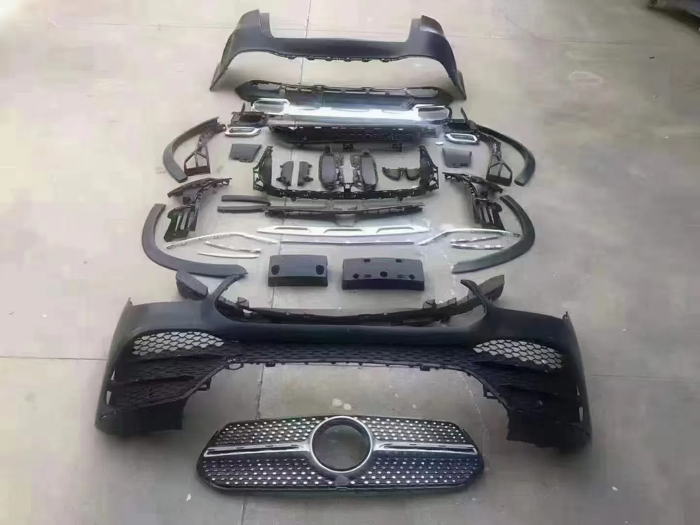 For 2020-2026 Mercedes-Benz GLE SUV (W167), upgrade to 2023-2026 GLE 450 sport body kit.