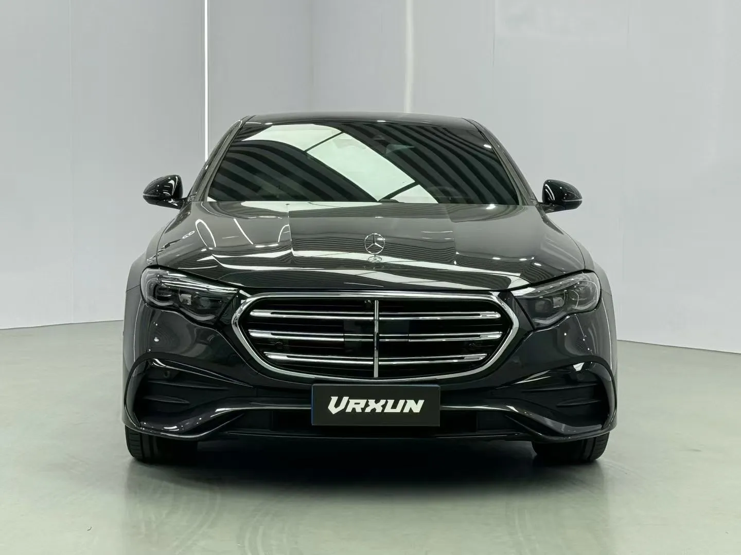 E53 with standing emblem grille effect