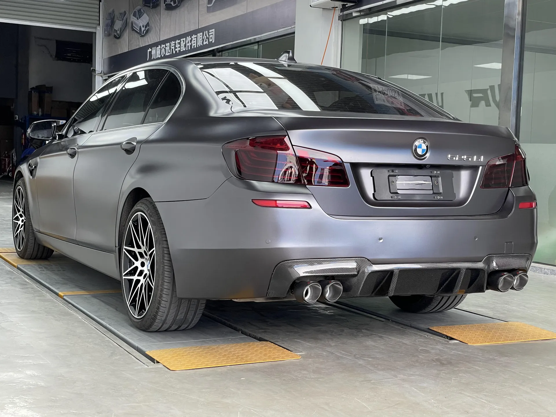 F18 to 2021 M5 carbon fiber rear lip