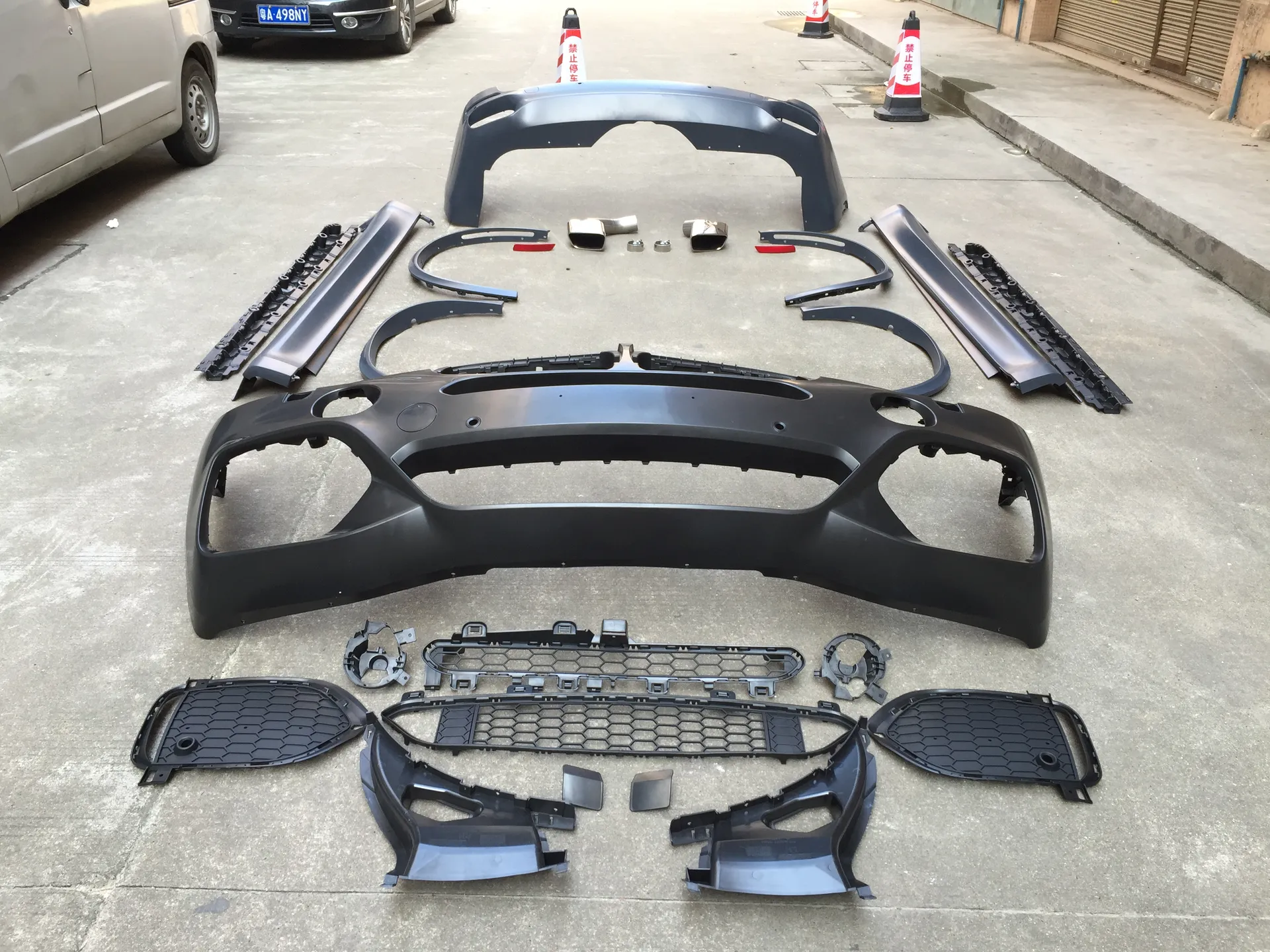 Fits 2014–2018 BMW X5 (F15) M-TECH Style Body Kit Conversion