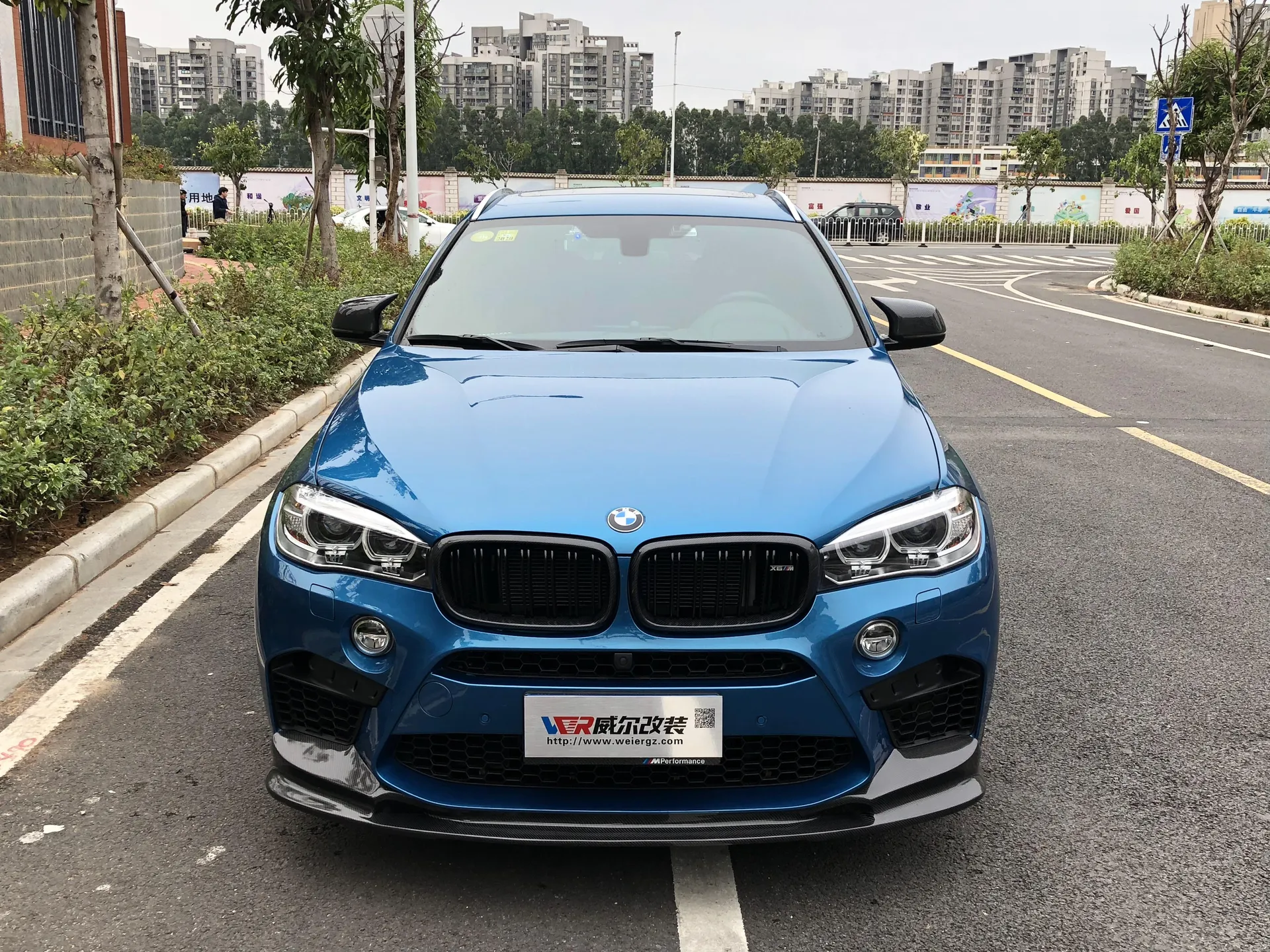 F16 X6M Carbon Fiber Front Lip Effect