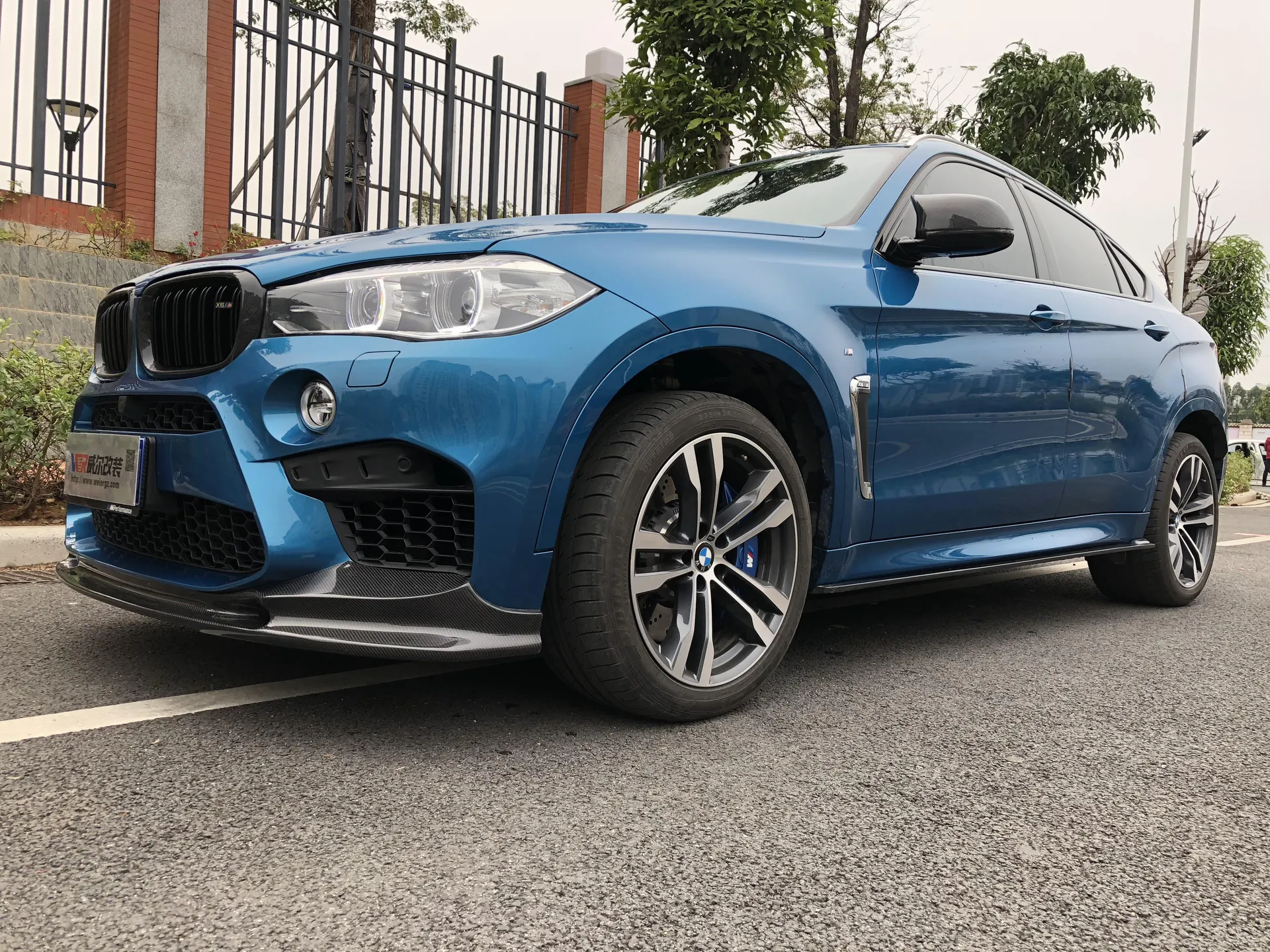 F16 X6M Carbon Fiber Side Lip Effect