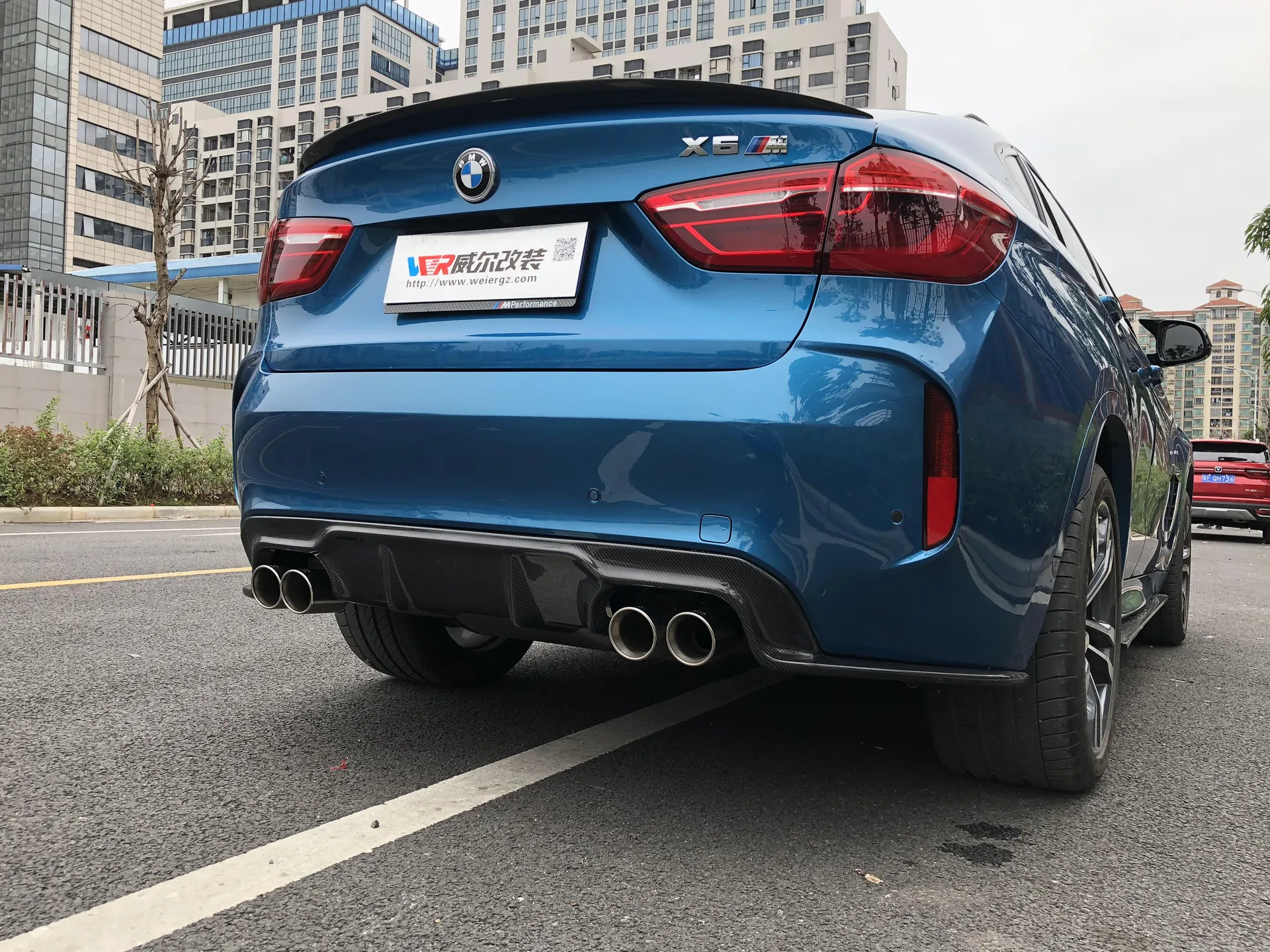 F16 X6M Carbon Fiber Rear Lip Effect