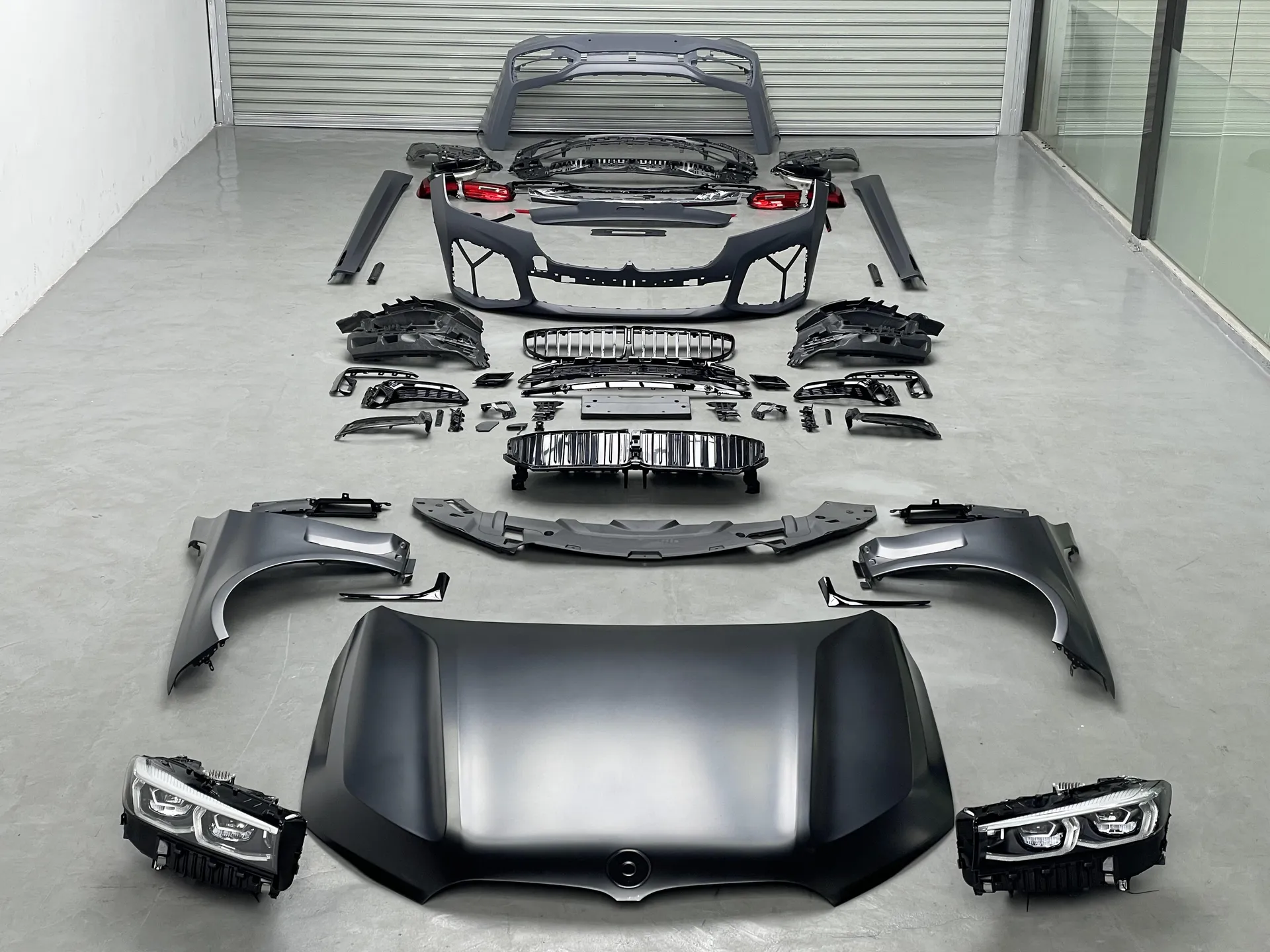 Fits 2016–2018 BMW 7 Series (G11/G12 pre-facelift) old-to-new conversion to 2022 M-TECH style body kit