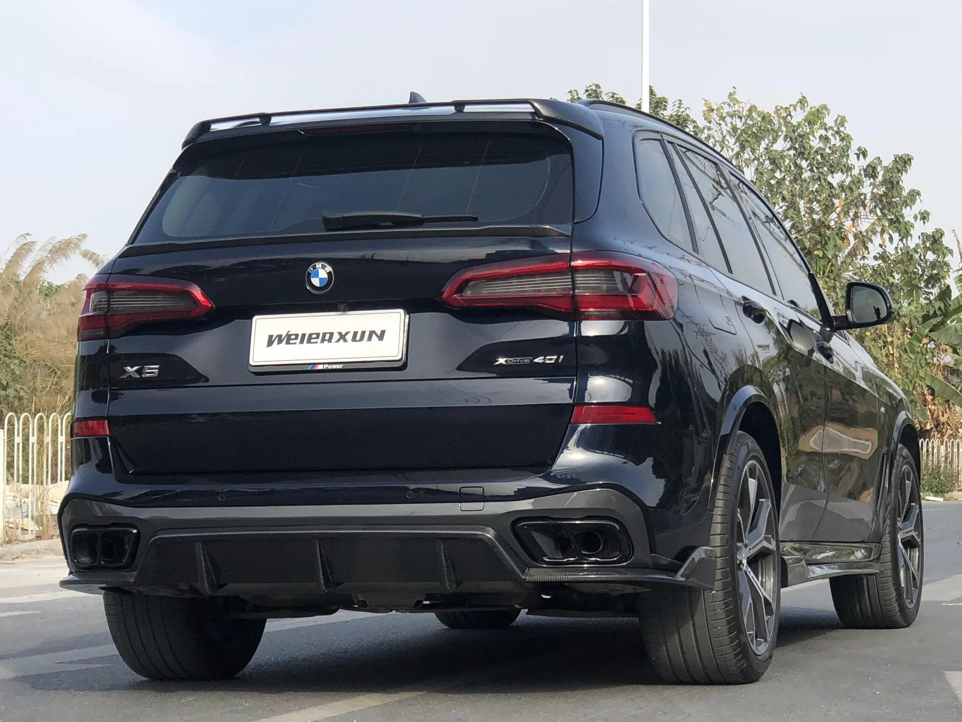 G05 X5 Carbon Fiber Rear Lip Installation Effect