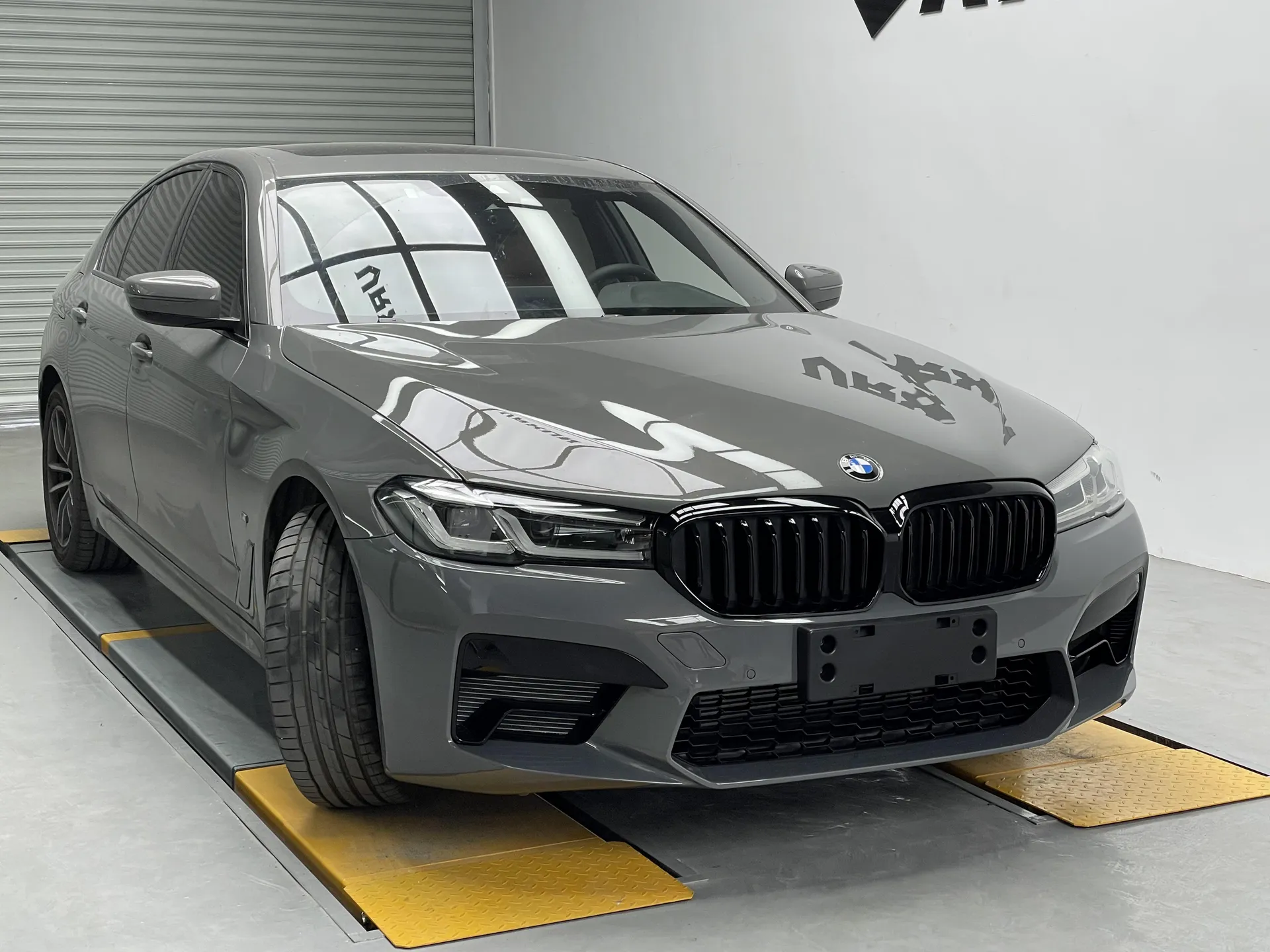 G38 single-slat grille installation result